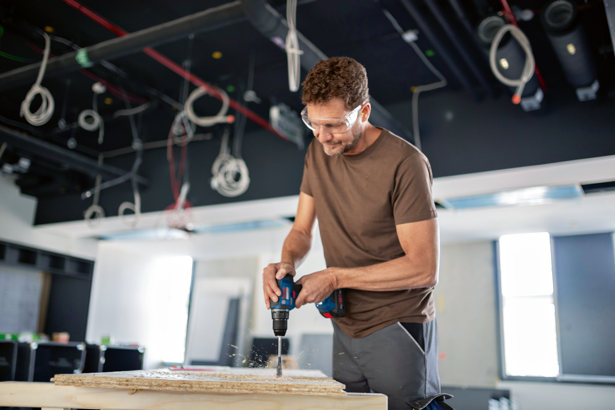 Bosch Professional GSR 18V-55 Akku-Bohrschrauber bürstenlos 55 Nm 2 x 4,0 Ah ProCore und Lader in L-Boxx 136