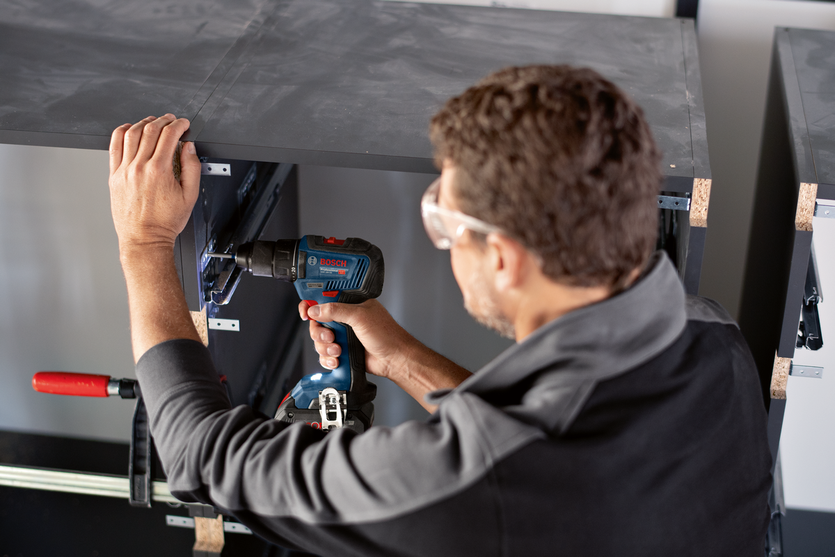 Bosch Professional GSR 18V-55 Akku-Bohrschrauber bürstenlos 55 Nm 2 x 4,0 Ah ProCore und Lader in L-Boxx 136