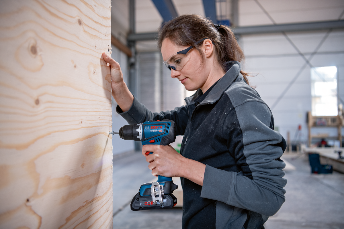 Bosch Professional GSR 18V-90 C Akku-Bohrschrauber bürstenlos mit 64 Nm ohne Akku/Lader in L-Boxx 136