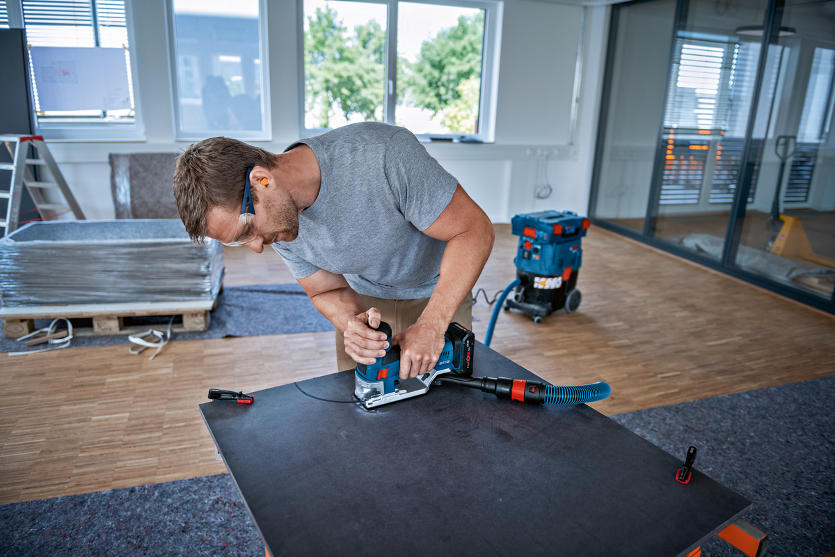 Bosch Professional GST 18V-155 SC Akku-Stichsäge mit Stabgriff ohne Akku/Lader in L-Boxx 136 (06015B0000)