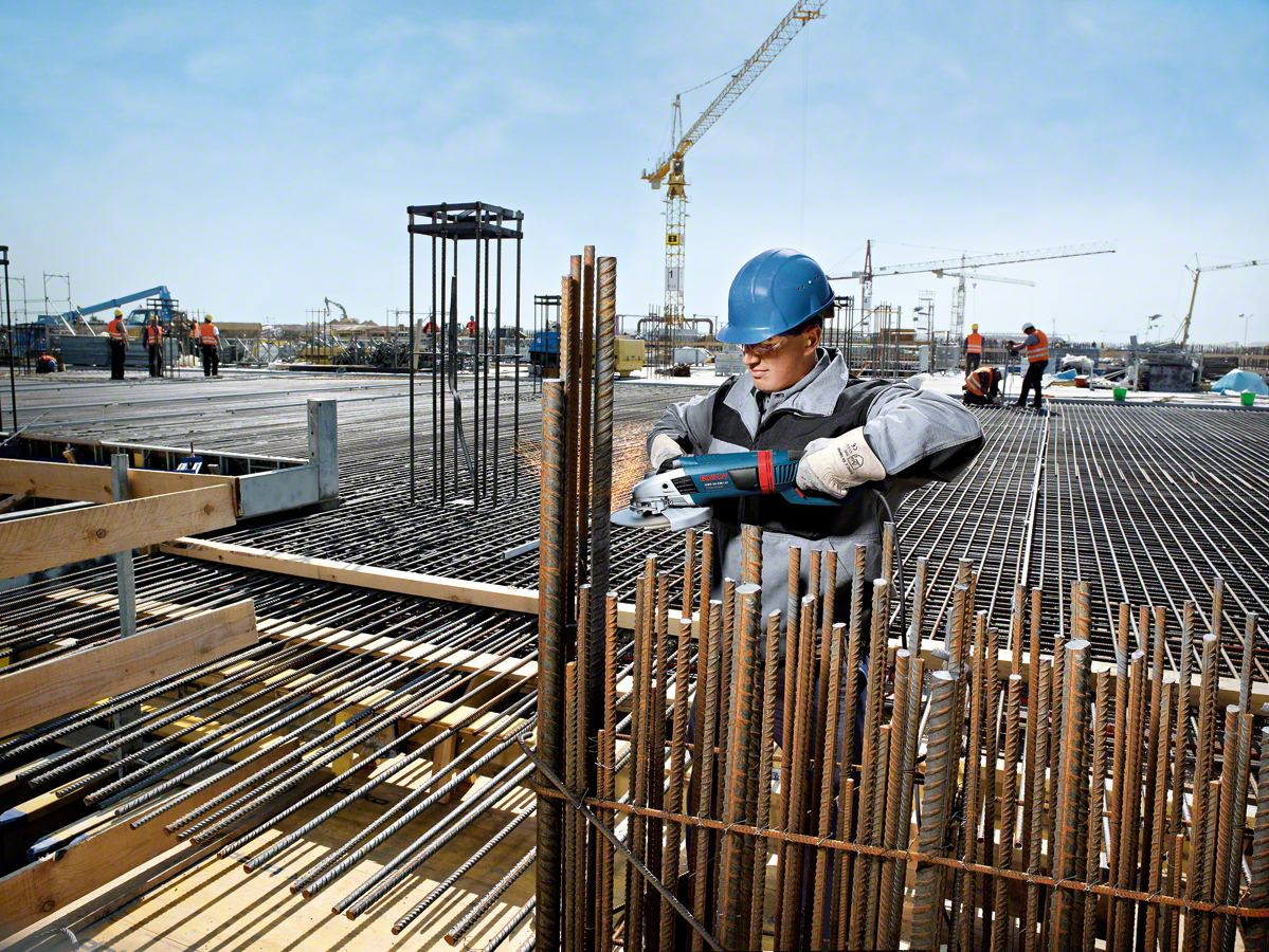 Bosch Professional Winkelschleifer GWS 24-230 LVI im Karton