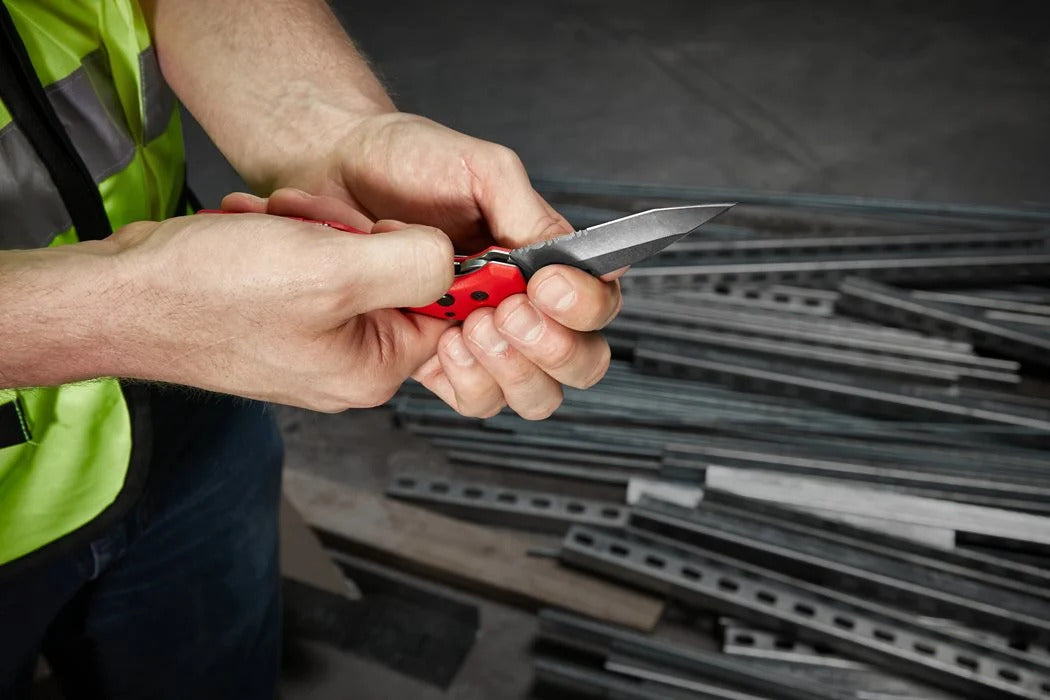 Milwaukee Fastback 5-in-1 Klappmesser mit integriertem 1/4" Hex-Bithalter (4932492454)