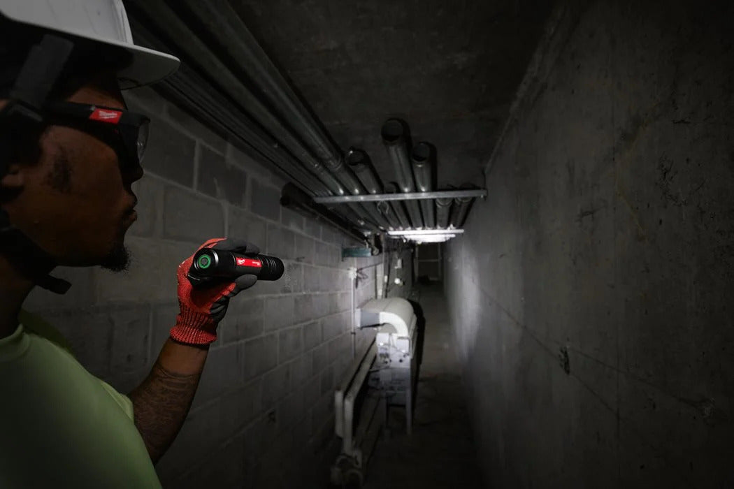 Milwaukee® L4 FL2000-301 USB-Akku-Taschenlampe 2000 Lumen im Karton