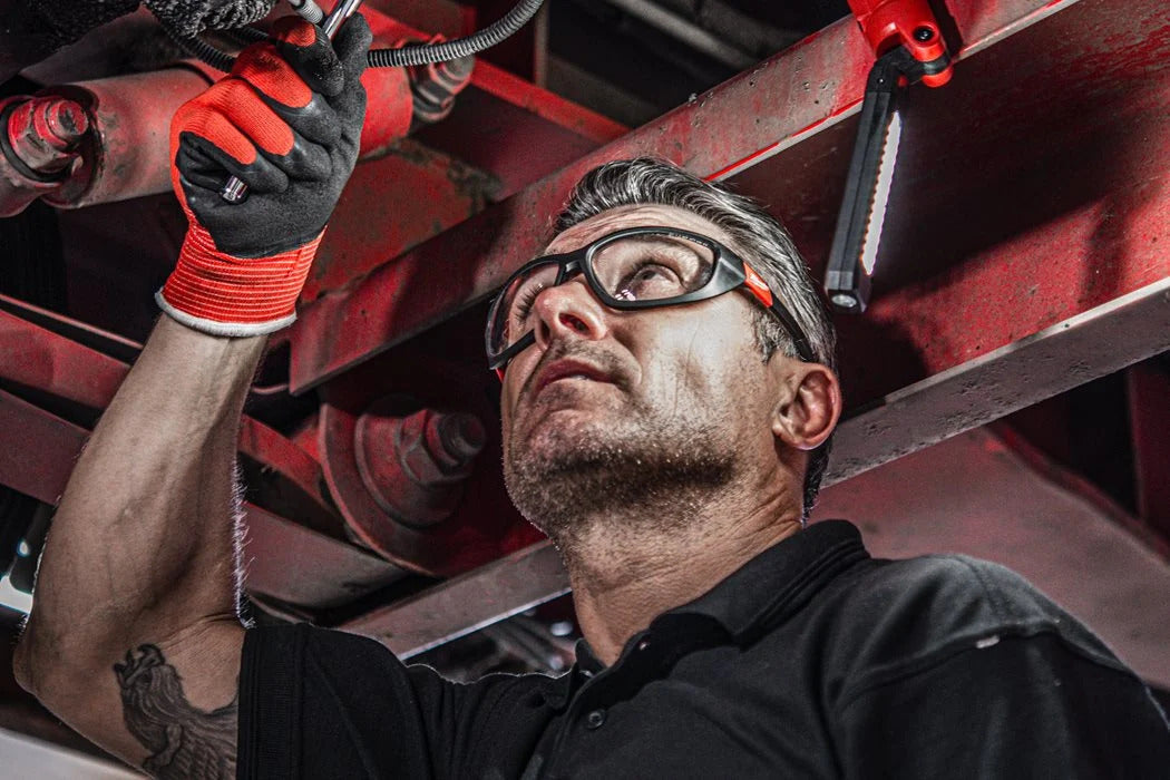 Milwaukee L4 SL550-301 USB-Akku-Stableuchte 550 Lumen (4933478869)