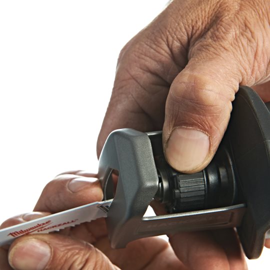 Milwaukee M12 CHZ-202X FUEL Akku-Säbelsäge 15.9 mm Hub mit 2x 2.0 Ah und Lader in HD-Box (4933447738)