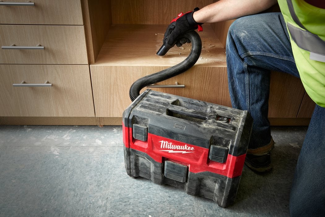 Milwaukee M18 VC2-0 Akku-Nass-/Trockensauger 80 mbar ohne Akku/Lader im Karton (4933464029)
