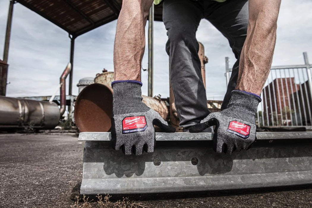 Milwaukee Schnittschutzhandschuhe Klasse F in der Groesse Ihrer Wahl