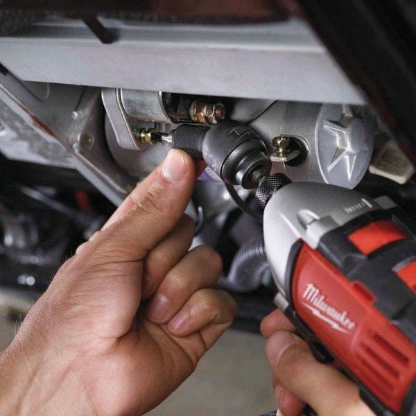 Milwaukee Shockwave Knuckle Winkelschraubvorsatz ideal_f_r_Arbeiten_an_beengten_Stellen