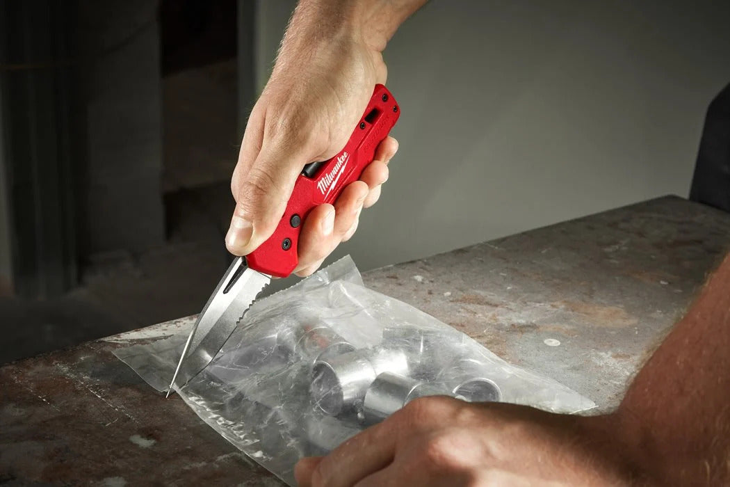 Milwaukee® Fastback 5-in-1 Klappmesser mit Edelstahlklinge, integriertem 1/4" Hex-Bithalter und Flaschenöffner