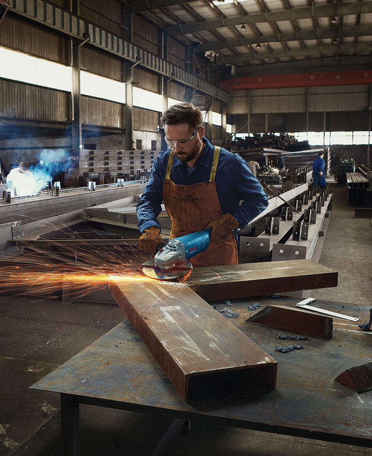 Bosch Professional GWS 20-230 P Winkelschleifer 2000 W inkl. Diamanttrennscheibe Standard for Universal Ø 230 mm im Karton