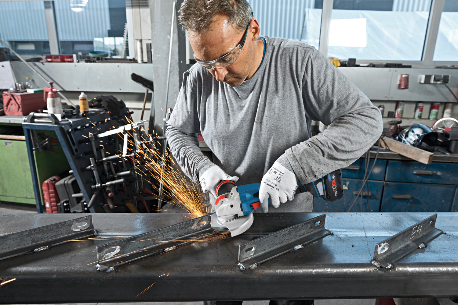 Bosch Professional GWX 18V-15C Akku-Winkelschleifer BITURBO mit X-Lock 2 x 5.5 Ah ProCore