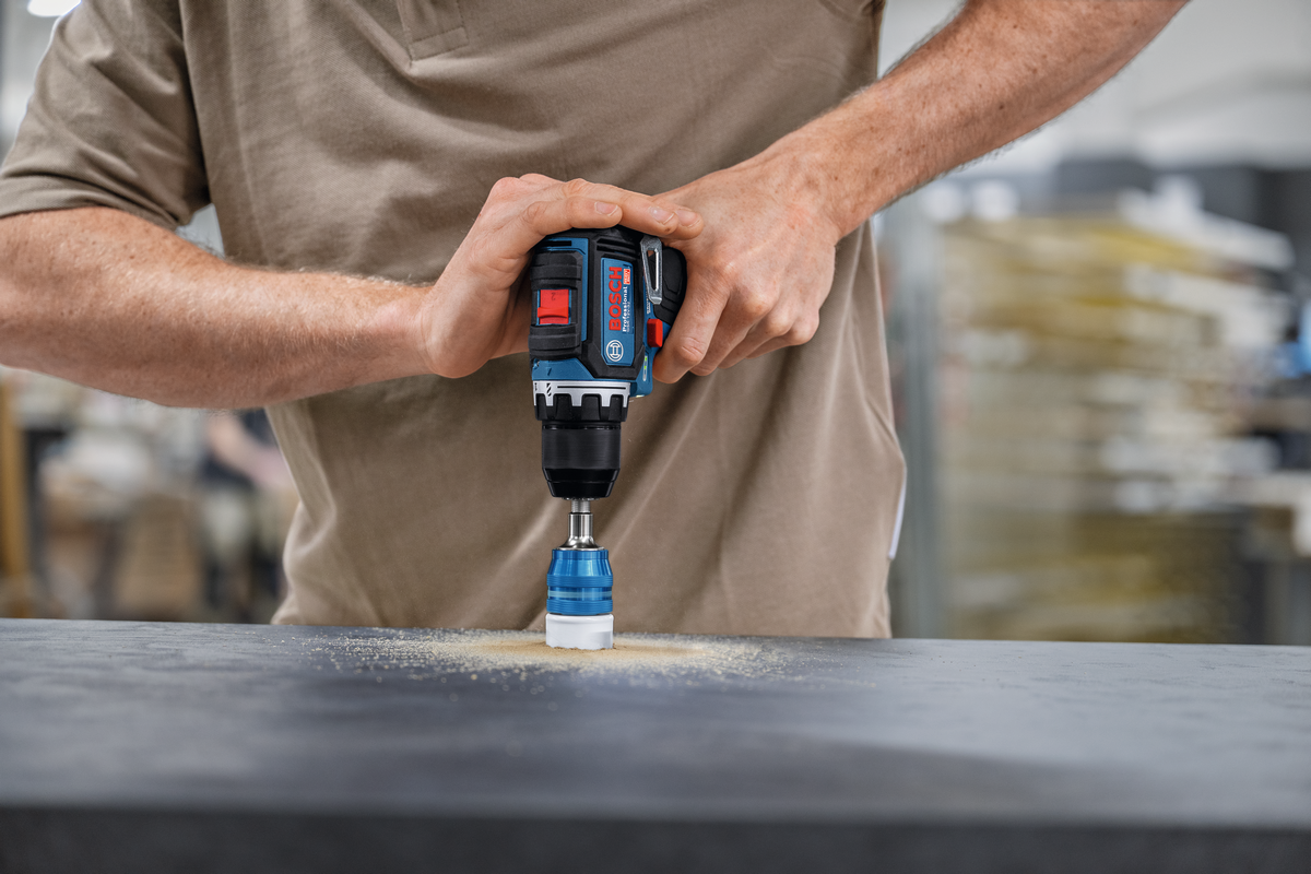 Bosch Akku-Bohrschrauber GSR 12V-32 (10 mm Bohrfutter, 32 Nm, inkl. 2x 2,0 Ah Akku & Ladegerät in L-BOXX 102)