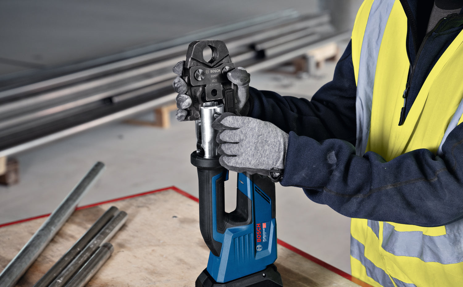 Bosch Akku-Presswerkzeug GPT 18V-19 (Solo, 19 kN Presskraft, Pressbereich 35 / 40 mm, 360 ° Kopfrotation)