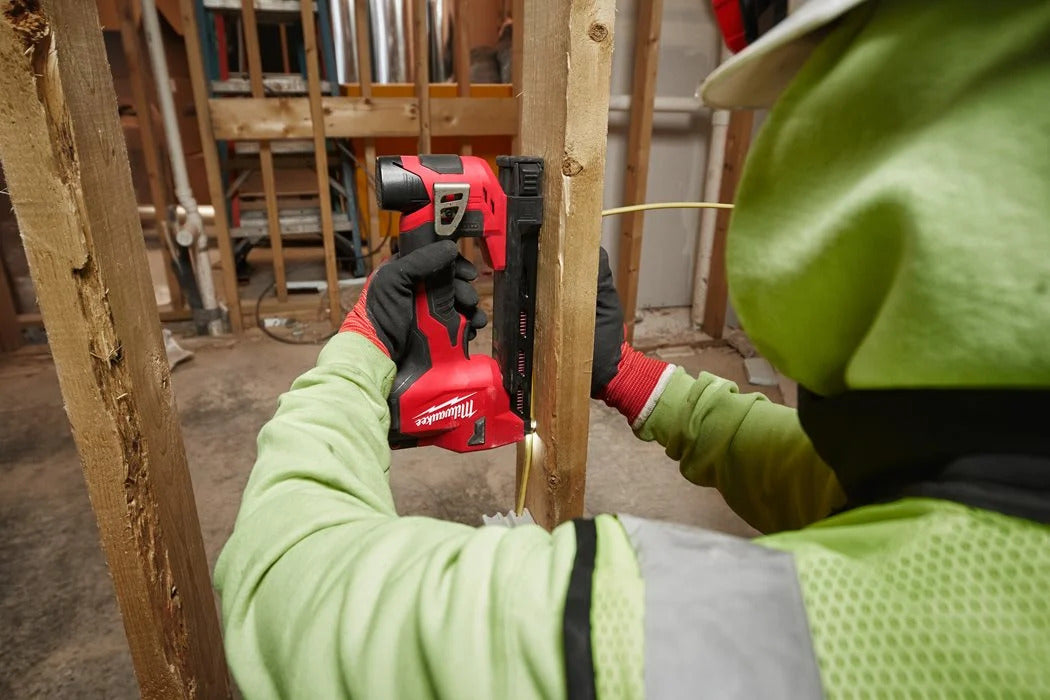 Milwaukee M12 BCST-0 Akku-Tacker ohne Akku/Lader (4933480488)