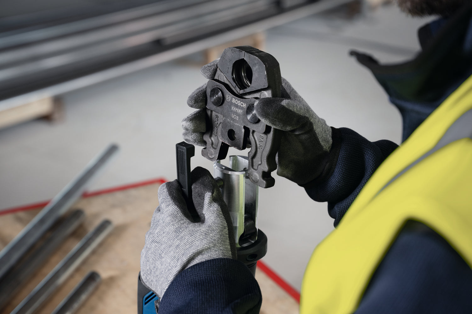 Bosch Akku-Presswerkzeug GPT 18V-19 (Solo, 19 kN Presskraft, Pressbereich 35 / 40 mm, 360 ° Kopfrotation)