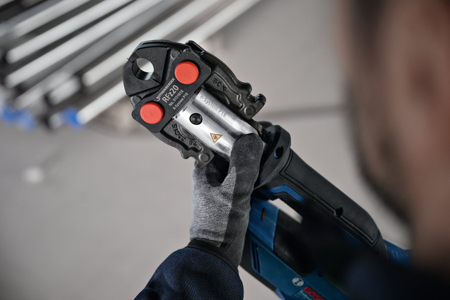 Bosch Akku-Presswerkzeug GPT 18V-19 (Solo, 19 kN Presskraft, Pressbereich 35 / 40 mm, 360 ° Kopfrotation)