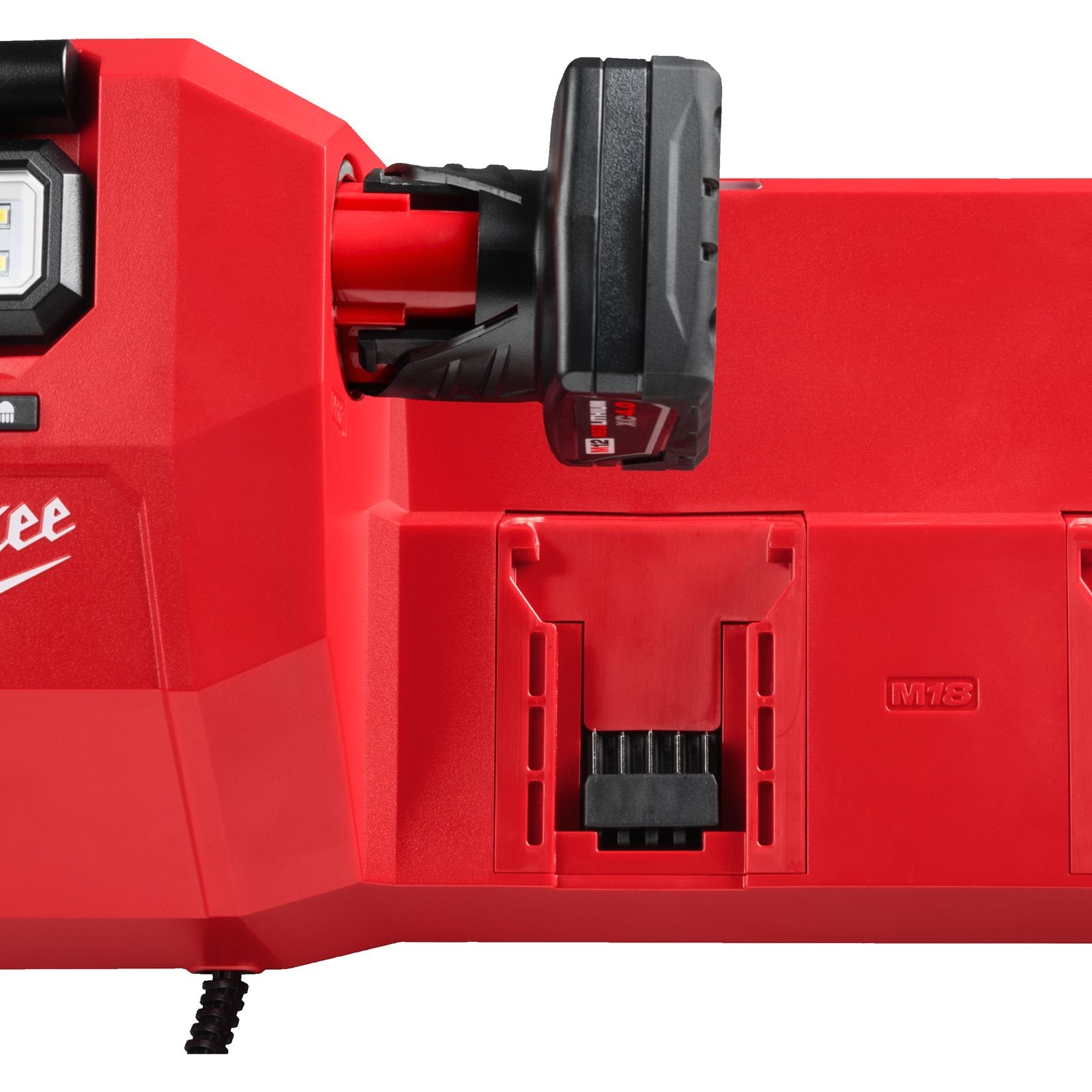 Milwaukee M12-18 GBC4 Mehrfach-Ladegerät (lädt M12 & M18 Akkus, magnetische Aufhängung, 2 x USB-C, 450 lm Leuchte)