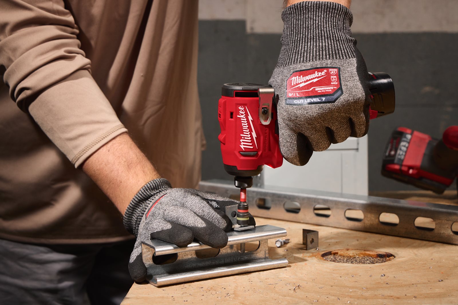 Milwaukee M12 BLIDRC-202C Akku-Schlagschrauber (1/4"-HEX-Aufnahme, 124 Nm, 2x 2,0 Ah Akku, im Koffer)