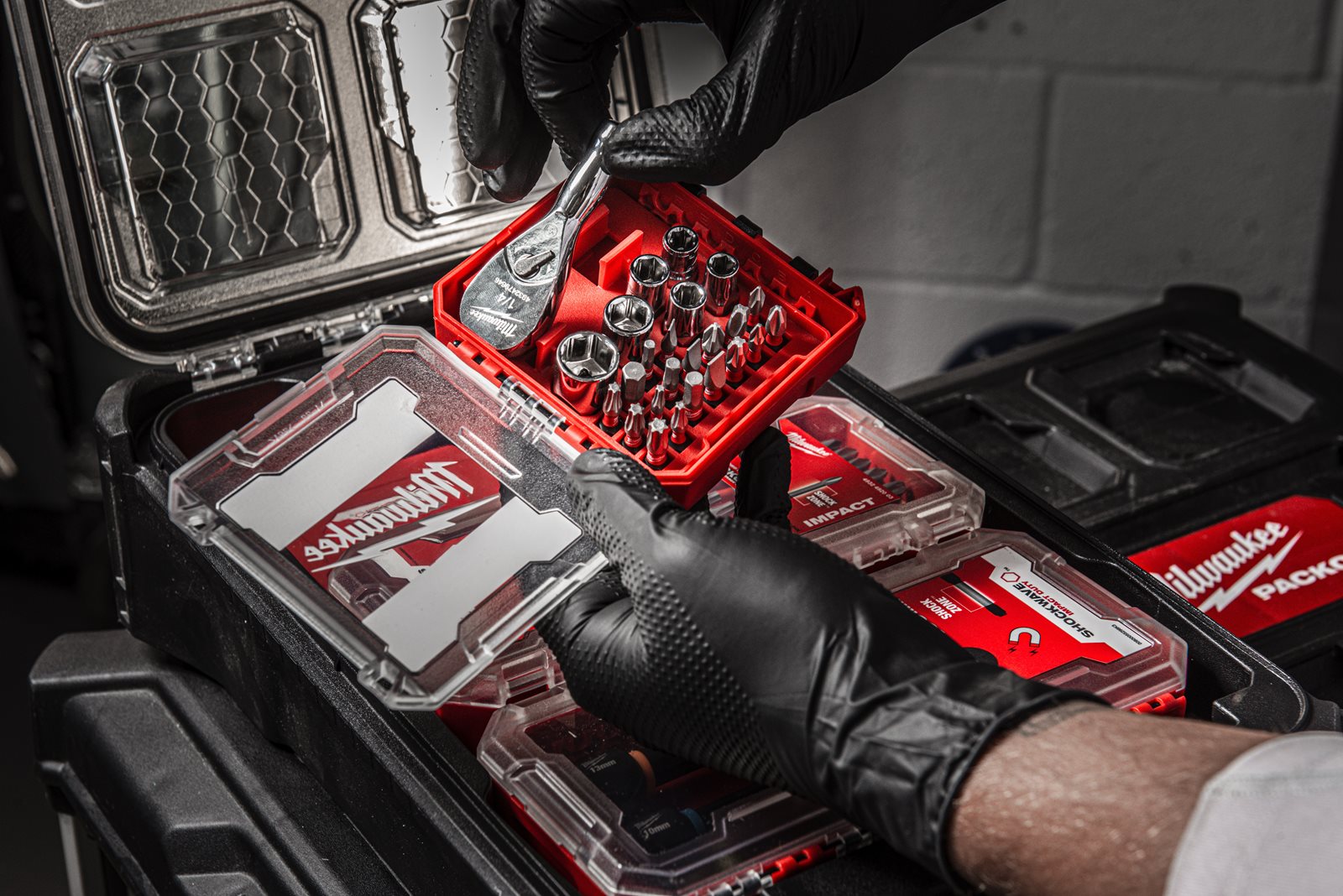Milwaukee 1/4" Kompakt-Ratschen-Set 25-tlg. (inkl. Shockwave Bits PH / PZ / TX / SL / HEX, Bit-Adapter, Steckschlüsseleinsätze, Packout Kassette)