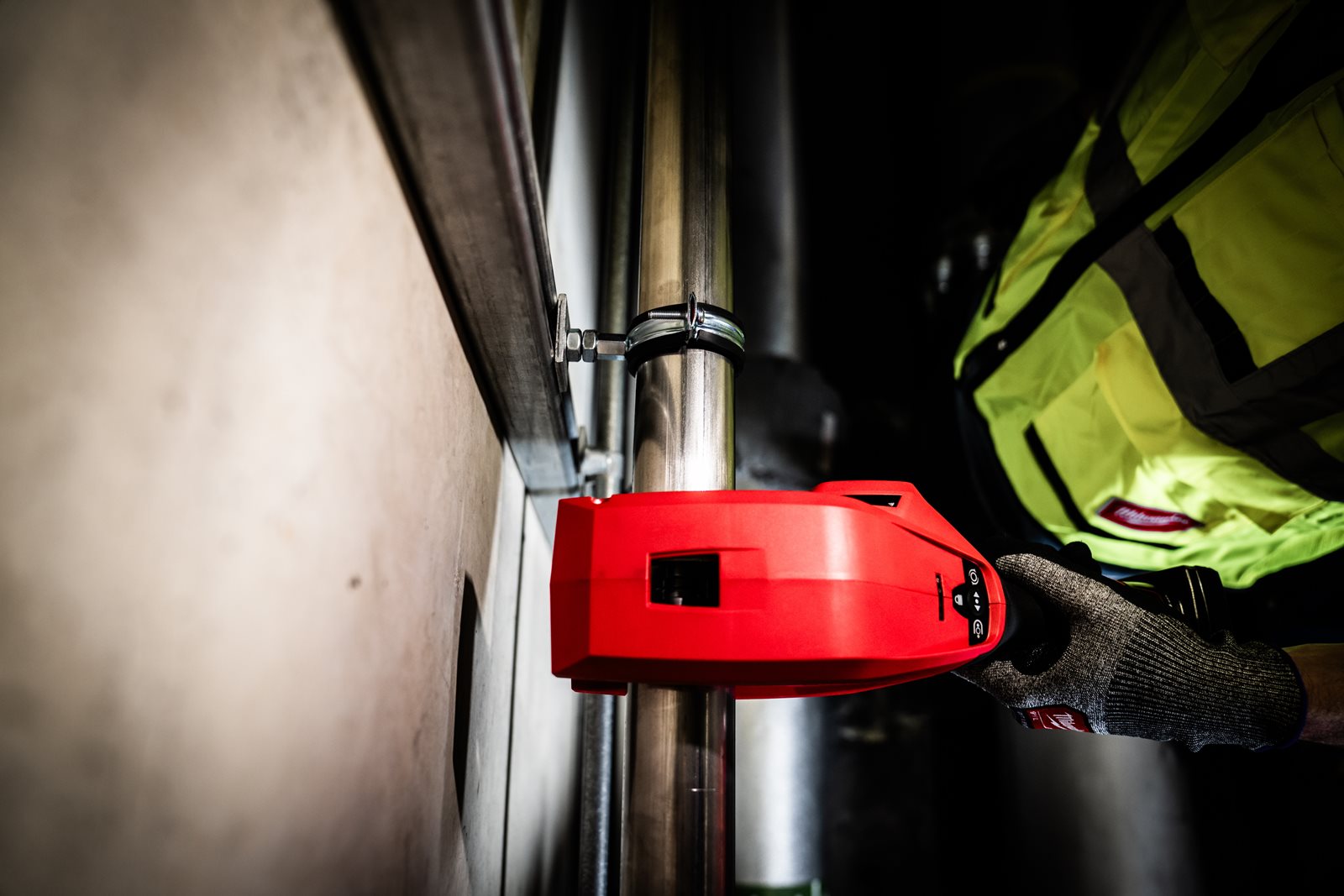 Milwaukee M12 PCSS54-402C Akku-Rohrabschneider (Schneidet Edelstahlrohre bis 54 mm, RaptorXL, inkl. 2x 4 Ah Akku, im Koffer)