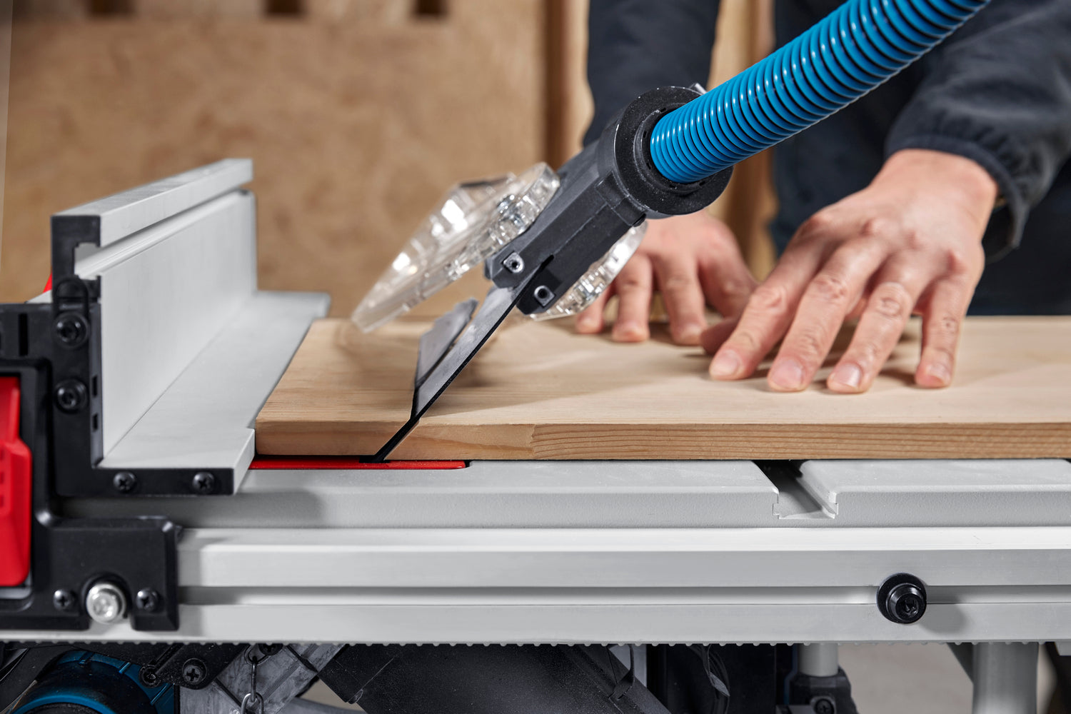 Bosch Tischsäge GTS 70-216 (Schnitthöhe 90°: 70 mm, Sägeblatt-Ø: 216 mm, inkl. Holz Kreissägeblatt & Standard Zubehör)