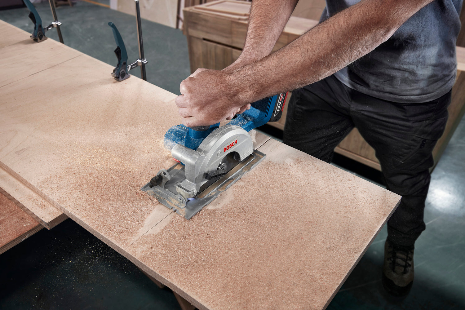 Bosch Akku-Kreissäge GKS 18V-51 (Schnittkapazität Holz: 51 mm, Sägeblatt-Ø: 140 mm, Solo, in L-BOXX 238)