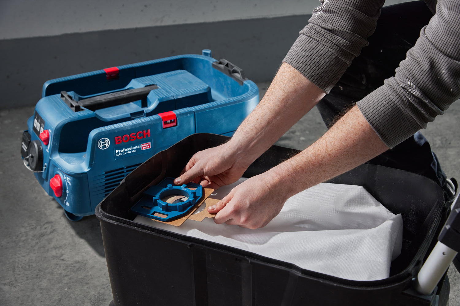 Bosch Allzwecksauger GAS 12-40 MA (M-Klasse, automatische Filterreinigung AFC, 1200 W, inkl. Filter, Schlauch, Adapter, Düsen)