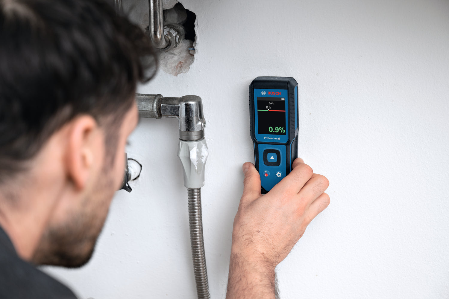 Bosch Feuchtemessgerät GMM 1-15 (misst 37 Holzarten und 10 Baustoffe, nicht-invasiv, IP 65, inkl. Batterien & Tasche)