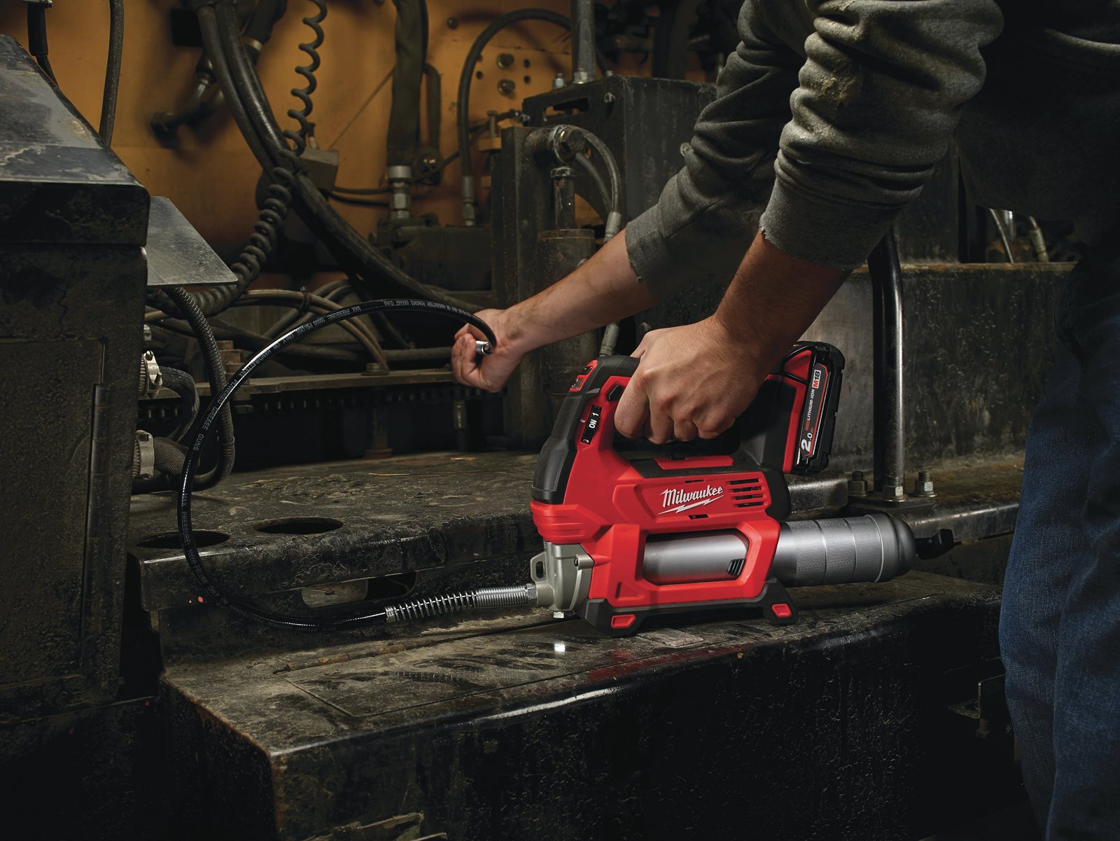 Milwaukee M18 GG-0 Akku-Fettpresse (Betriebsdruck max.: 690 bar, bis 7 Kartuschen pro Akku, 3-Wege-Befüllung: Direktbefüllung, Gebinde, Kartuschen, ohne Akku)
