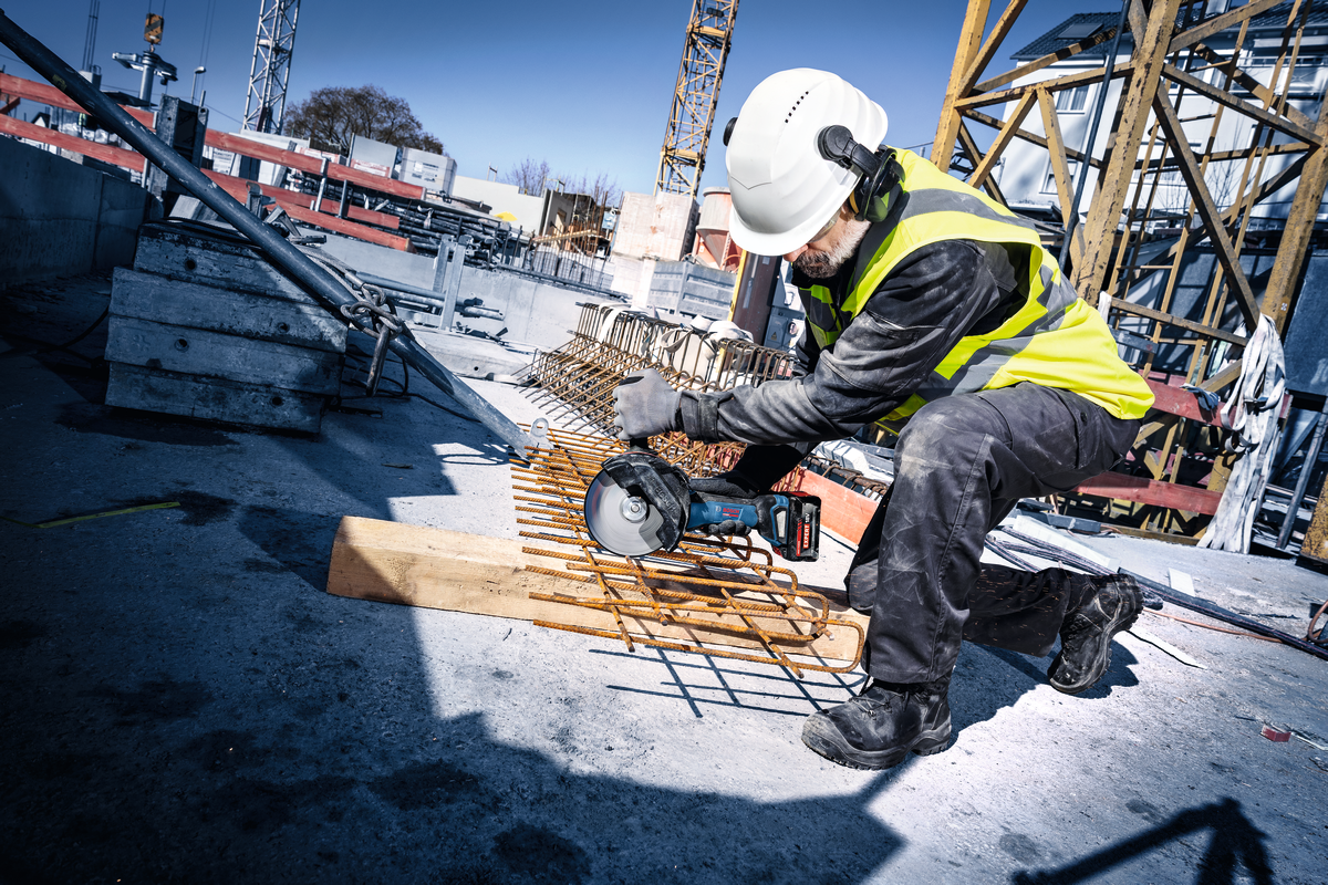 Bosch EXPERT Akku-Winkelschleifer EXWS18V-180P (Scheiben-Ø: 180 mm, Drehzahl: 6100 U/min, ohne Akku in L-BOXX 238)