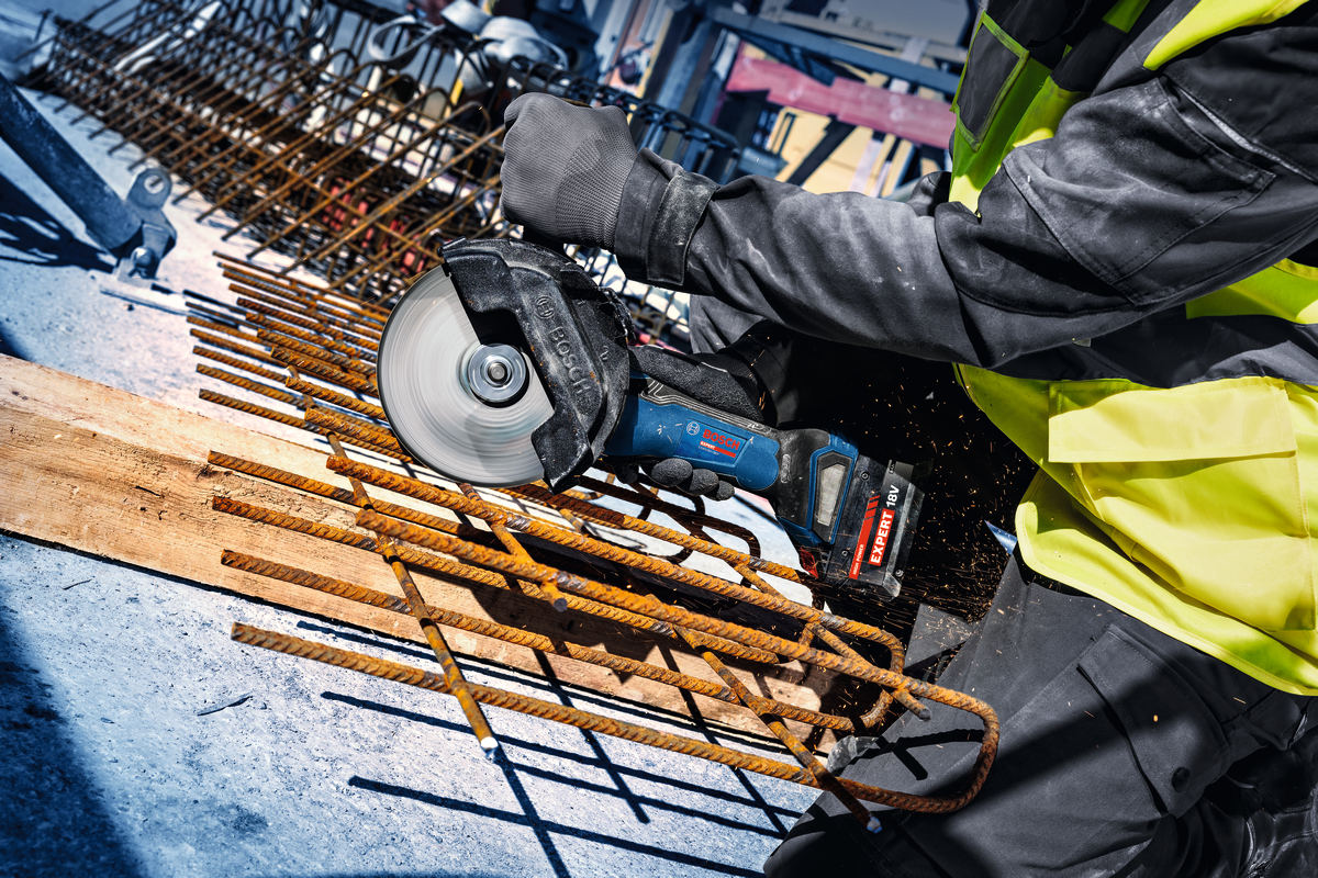 Bosch EXPERT Akku-Winkelschleifer EXWS18V-180P (Scheiben-Ø: 180 mm, Drehzahl: 6100 U/min, ohne Akku in L-BOXX 238)