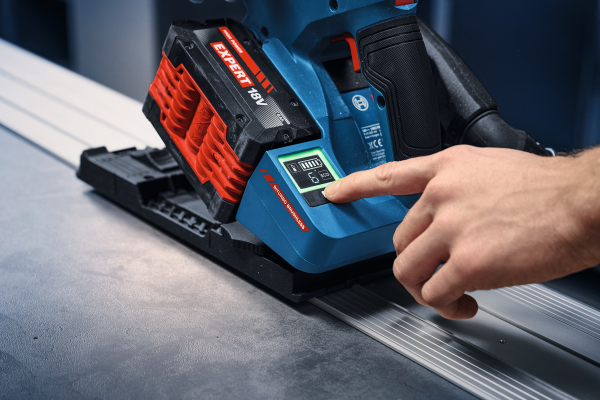 Bosch EXPERT Akku-Tauchsäge EXKT18V-52G (Sägeblatt-Ø: 140 mm, Schnitttiefe Holz: 52 mm, Wandabstand nur 10 mm, ohne Akku in L-BOXX 238)