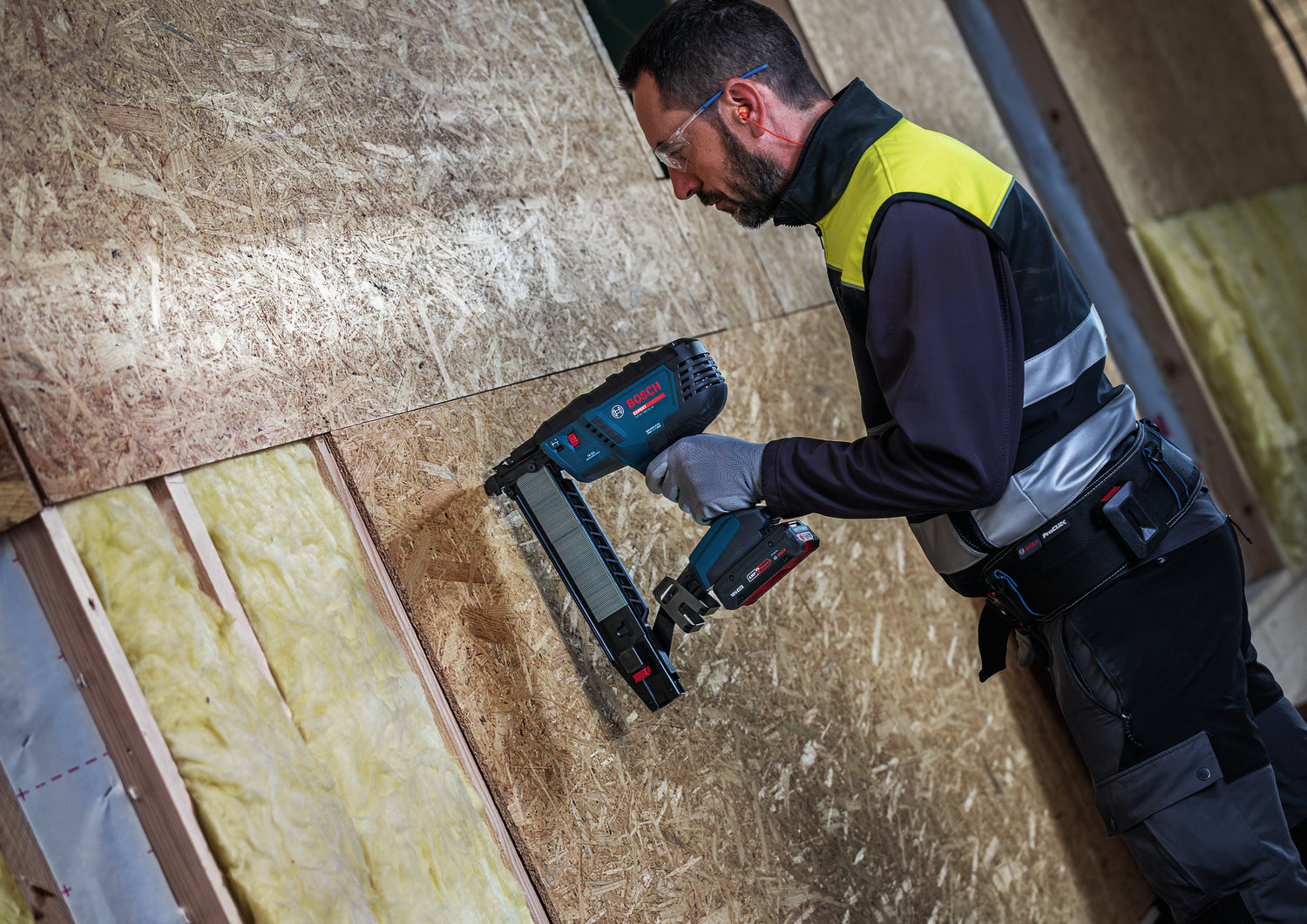 Bosch EXPERT Akku-Holzklammerer EXTH18V-50M (Klammerlänge: 25-50 mm, Klammerbreite: 10,8/11,3 mm, Gasloser Betrieb, ohne Akku in XL-BOXX)