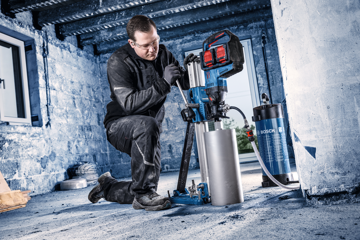 Bosch EXPERT Akku-Diamantbohrmaschine EXDB18V2-180 (Bohr-Ø max.: 182 mm, Trocken- & Nassbohren, Werkzeugaufnahme G 1/2" & 1 1/4" UNC, ohne Akku in XL-BOXX 232)