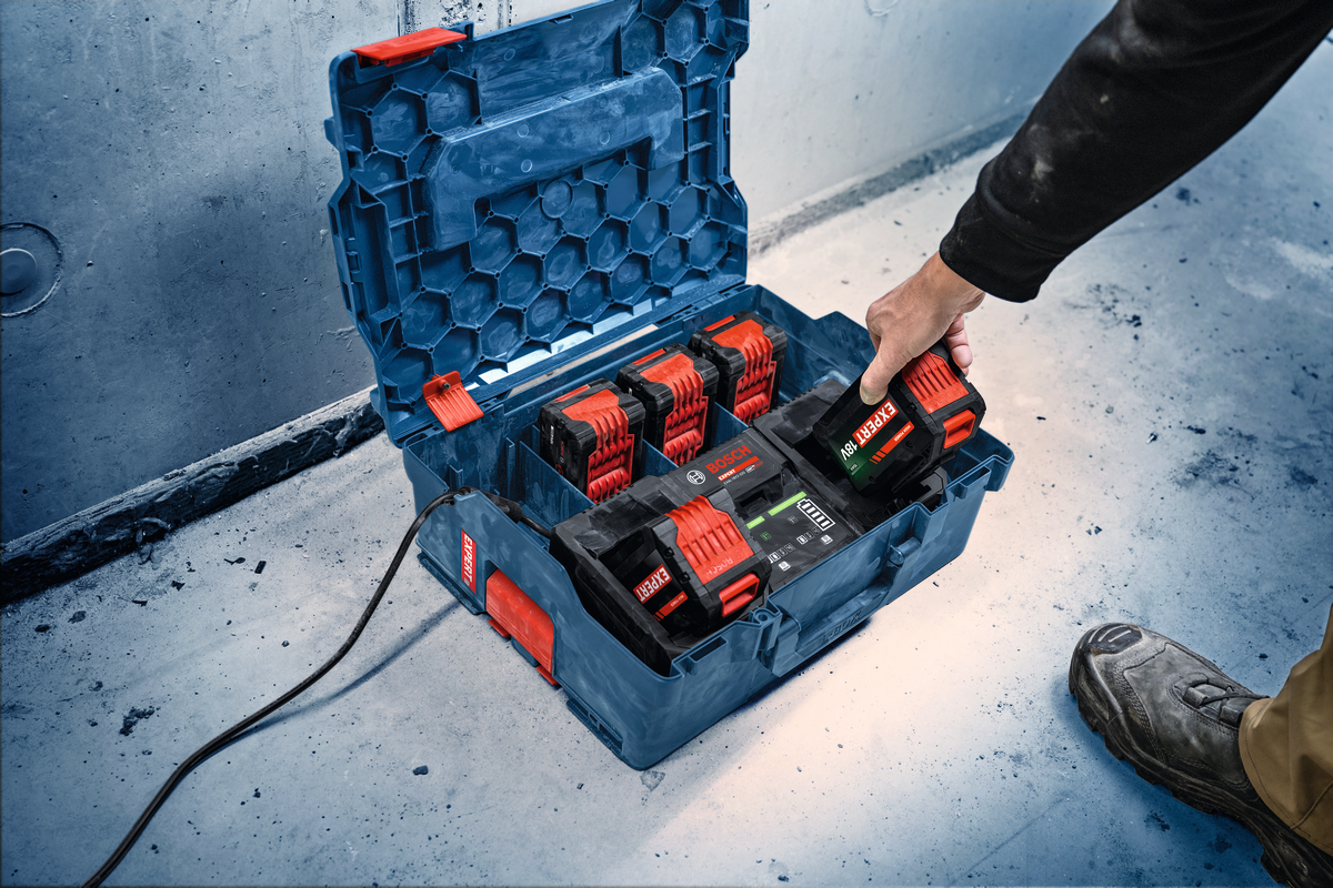 Bosch EXPERT Ladegerät EXAL18V2-320 (Ultraschnelles paralleles Laden mit 16A, 2 Ladebuchten, lädt 2 x EXPERT 8,0 Ah in 39 min voll, in L-BOXX 162)