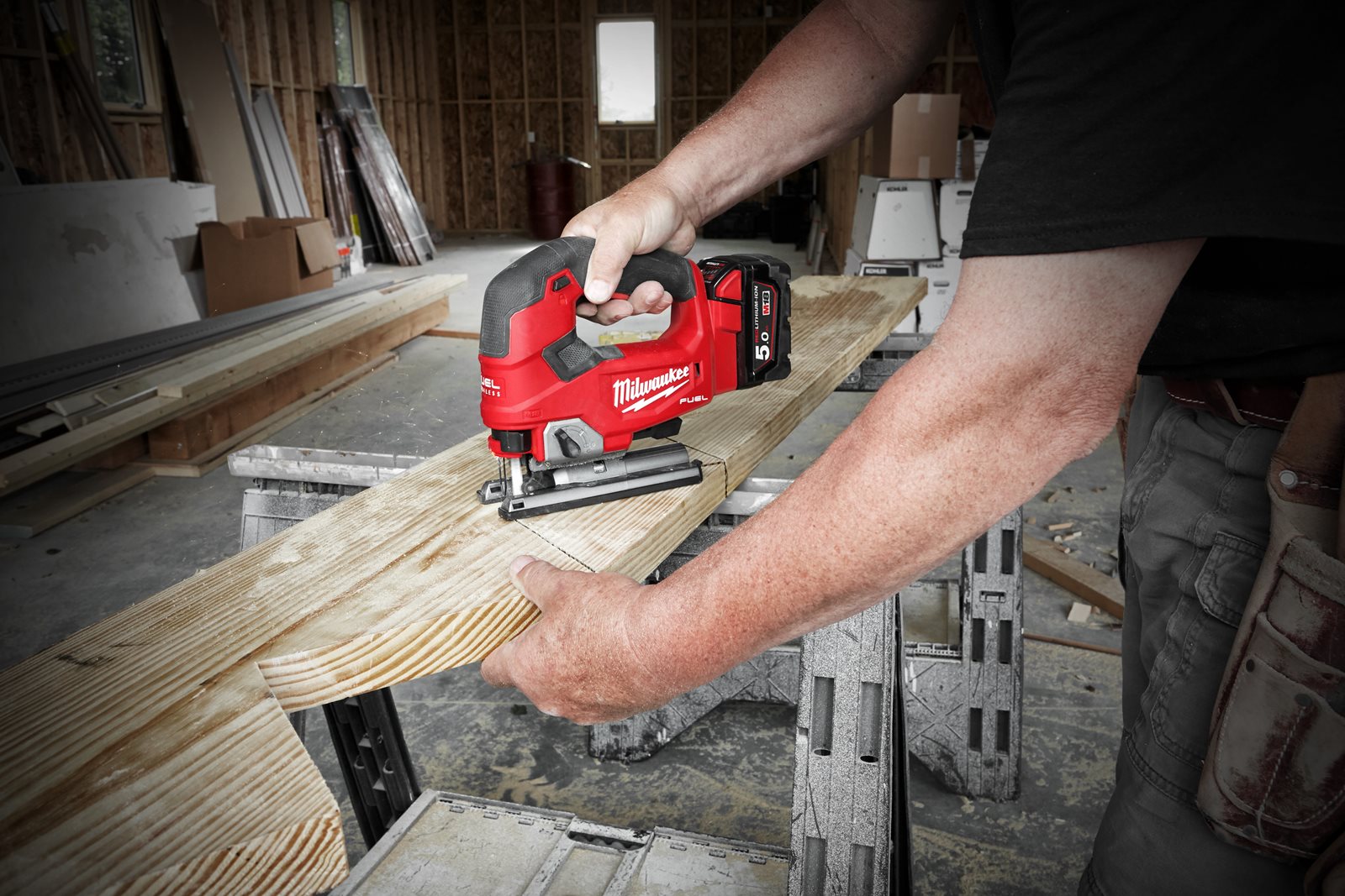 Milwaukee M18 FJS-0X Akku-Bügelgriffstichsäge (FUEL™, bis zu 32 m in 19 mm OSB, 5-stufige Pendelbewegung, ohne Akku in HD-Box)