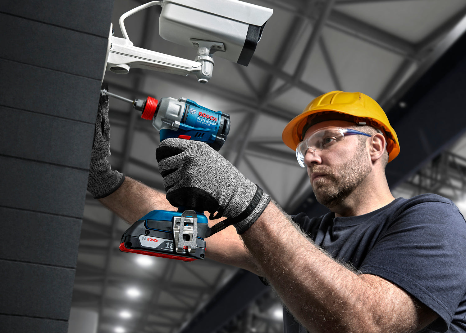 Bosch Akku-Schlagschrauber GDX 18V-285 (Drehmoment: 285 Nm, 1/2"-Vierkant + 1/4"-Sechskant, Drehzahl: 0 - 2800 U/min, ohne Akku in L-BOXX 136)