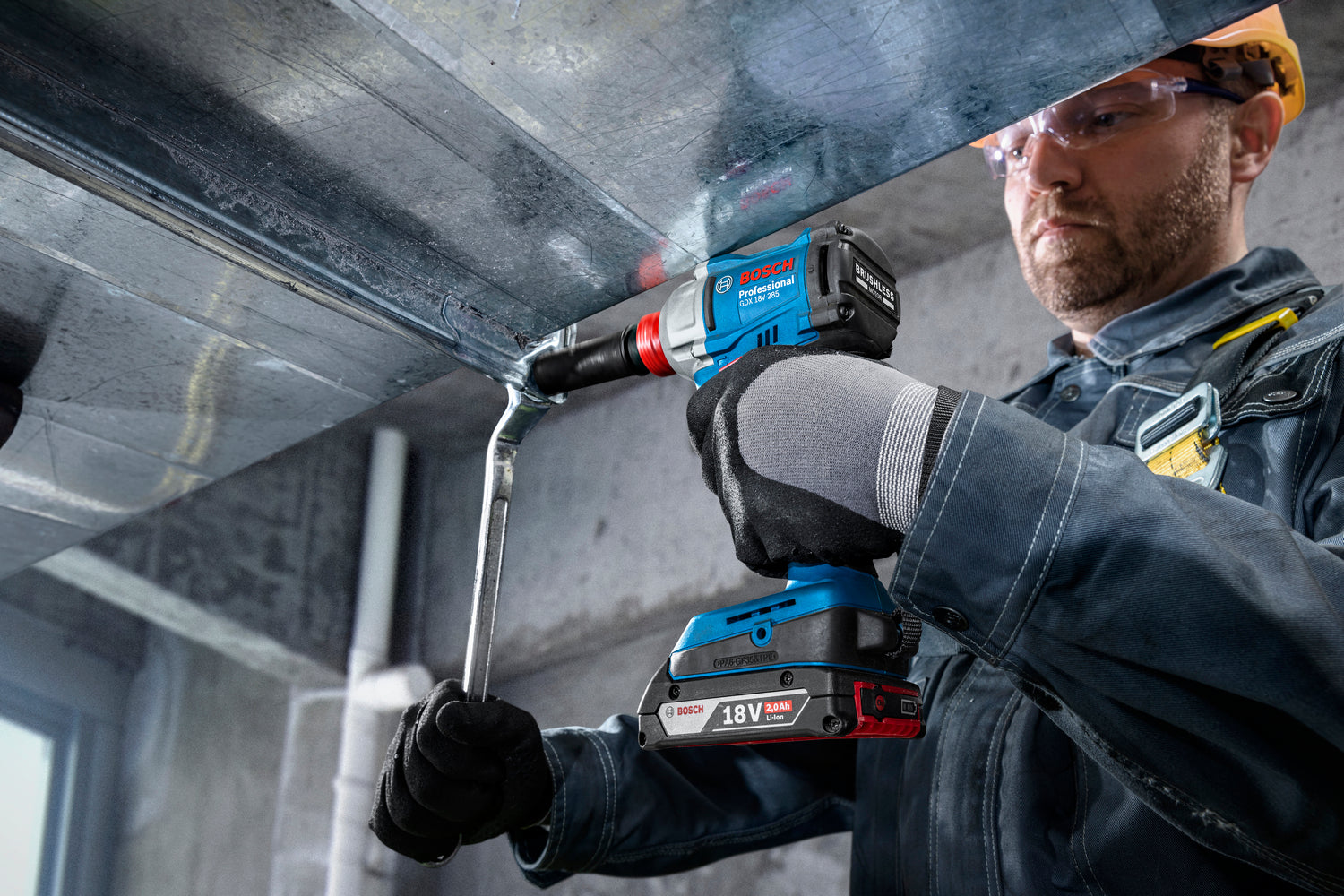 Bosch Akku-Schlagschrauber GDX 18V-285 (Drehmoment: 285 Nm, 1/2"-Vierkant + 1/4"-Sechskant, Drehzahl: 0 - 2800 U/min, ohne Akku in L-BOXX 136)