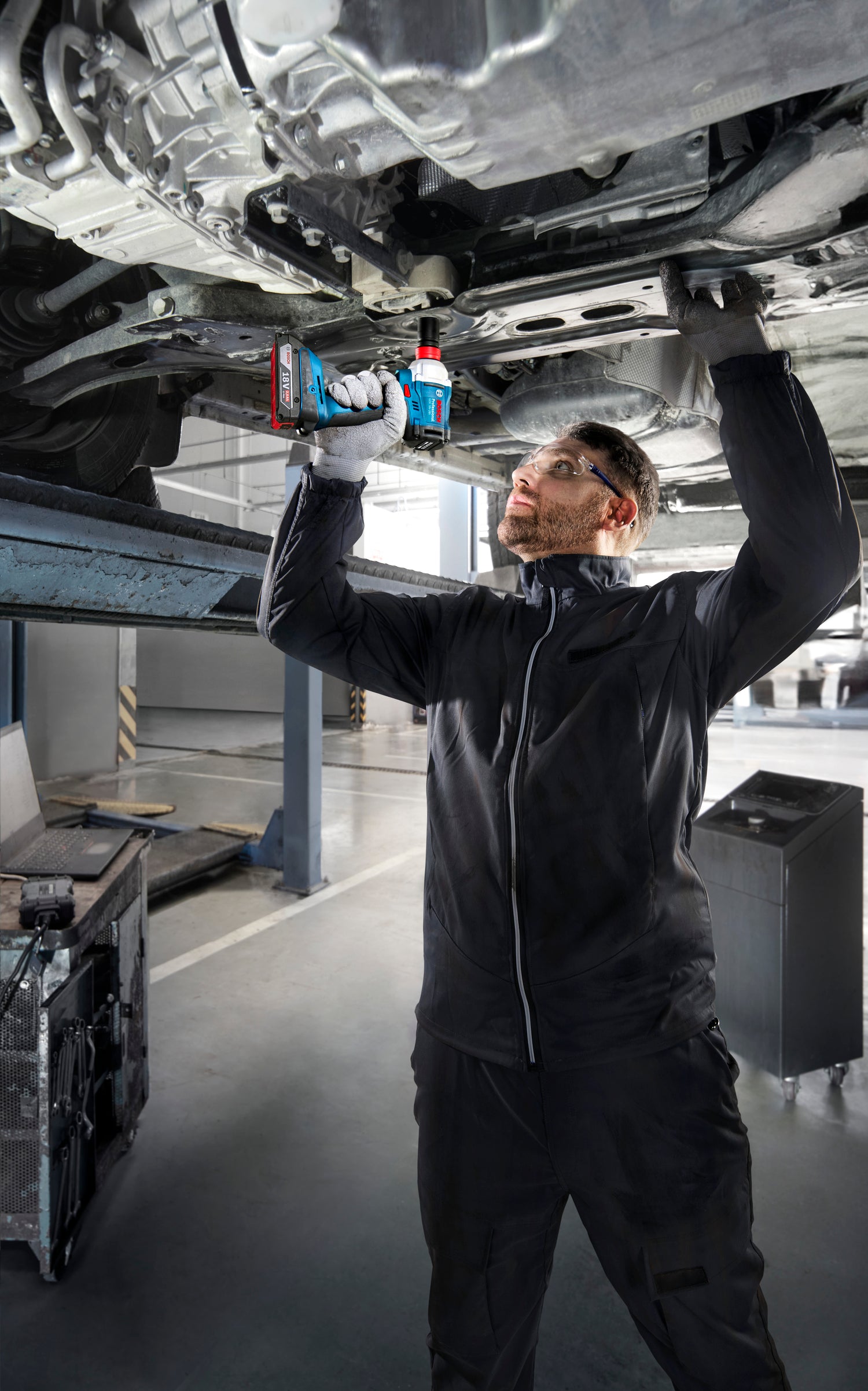 Bosch Akku-Schlagschrauber GDX 18V-285 (Drehmoment: 285 Nm, 1/2"-Vierkant + 1/4"-Sechskant, Drehzahl: 0 - 2800 U/min, ohne Akku in L-BOXX 136)