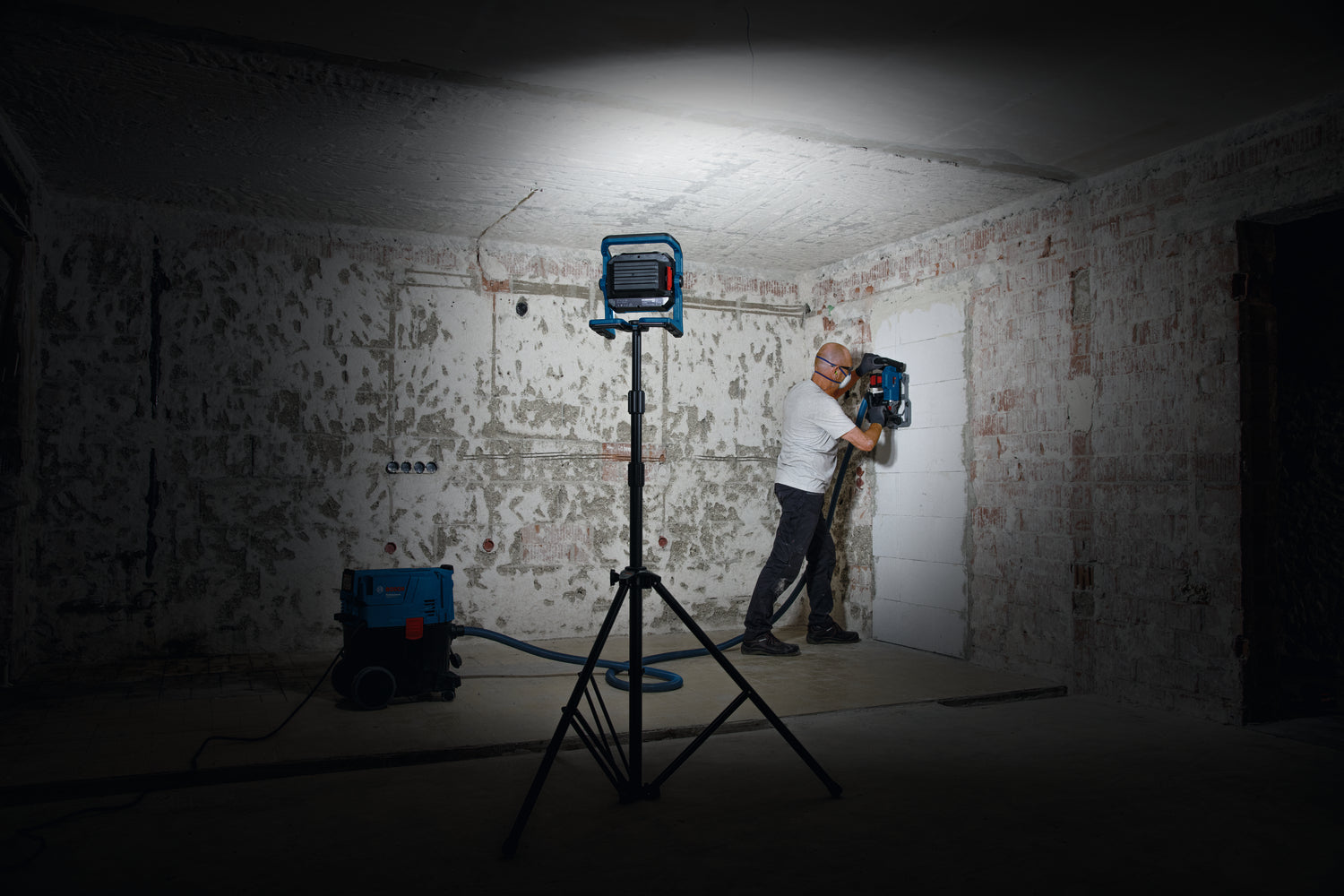 Bosch Leuchtenstativ GLT 300-40 (für alle Leuchten mit 5/8"-Gewinde in Durchgangsbohrung, Traglast: 10 kg, Arbeitshöhe max.: 300 cm)