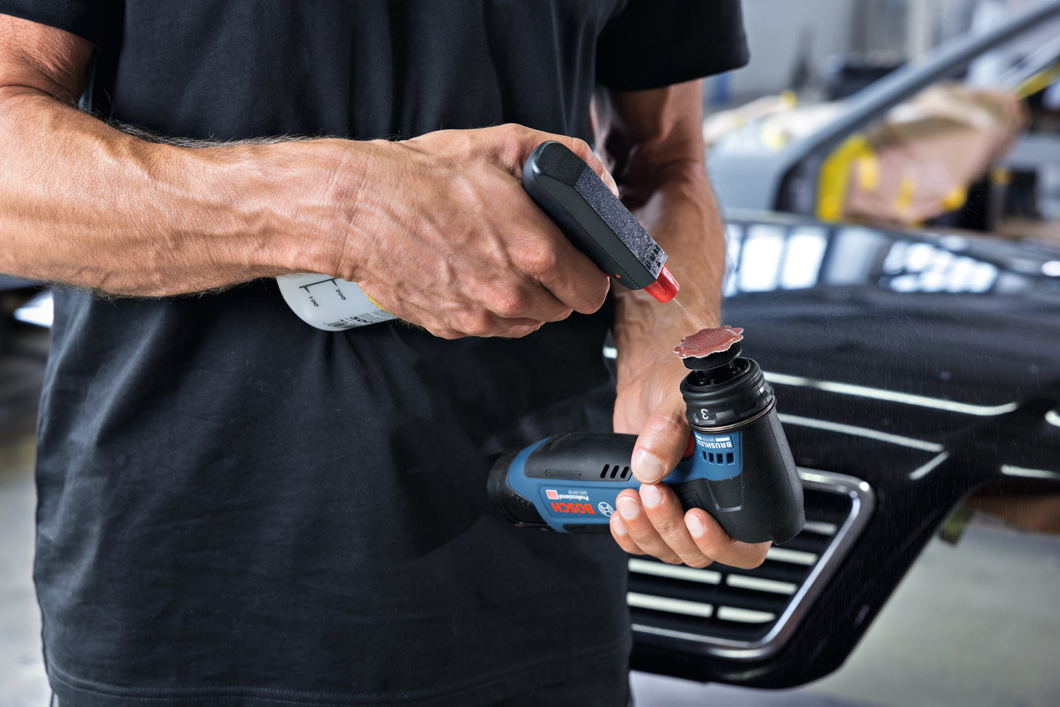 Bosch Akku-Schwingschleifer GSS 12V-32 (Schwingkreis-Ø: 3,0 mm, Drehzahl: 3000 - 8000 U/min, inkl. 2 x Schleifteller 32 mm, ohne Akku im Karton)