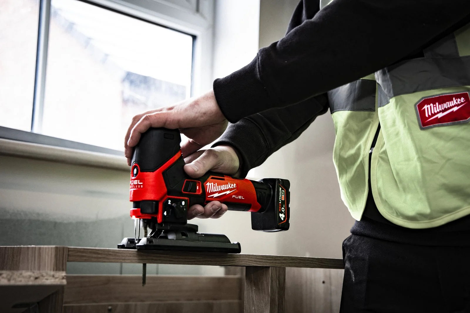Milwaukee Akku-Stichsäge M12 FJS-0 (6 Geschwindigkeitsstufen, bis zu 24 m in 19 mm OSB, ohne Akku)