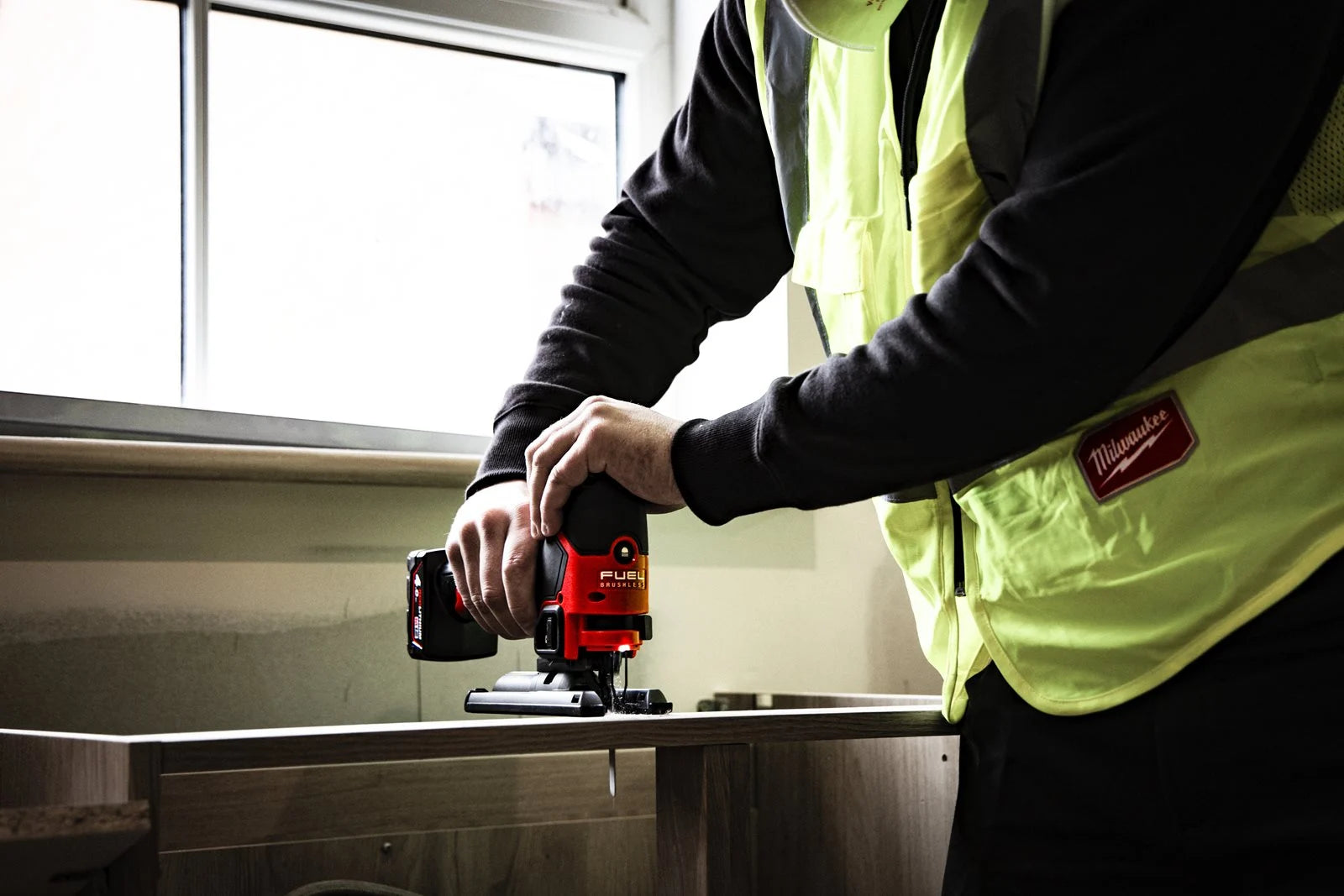 Milwaukee Akku-Stichsäge M12 FJS-0 (6 Geschwindigkeitsstufen, bis zu 24 m in 19 mm OSB, ohne Akku)