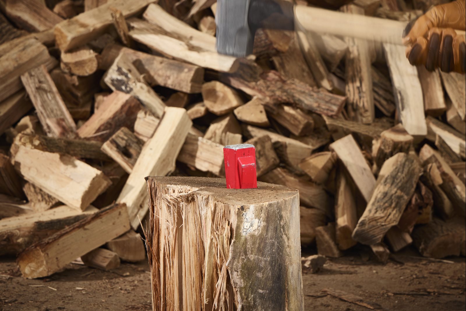 Milwaukee Spaltkeil 2,3 kg (Länge: 200 mm, Große Schlagfläche, korrosionsbeständige Beschichtung, Seitliche Stege erhöhen die Spalteffizienz)