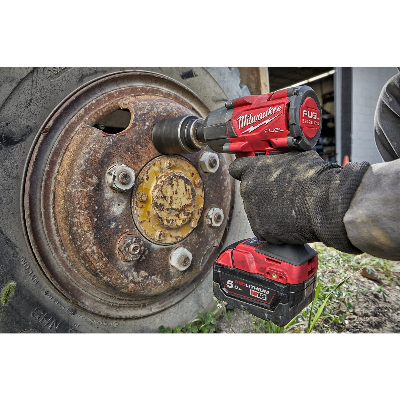 Milwaukee Akku-Schlagschrauber M18 FMTIW2F12-502X (1/2" mit Sprengring, Drehmoment: 745 Nm, mit 2 x 5,0 Ah Akku in HD-Box)