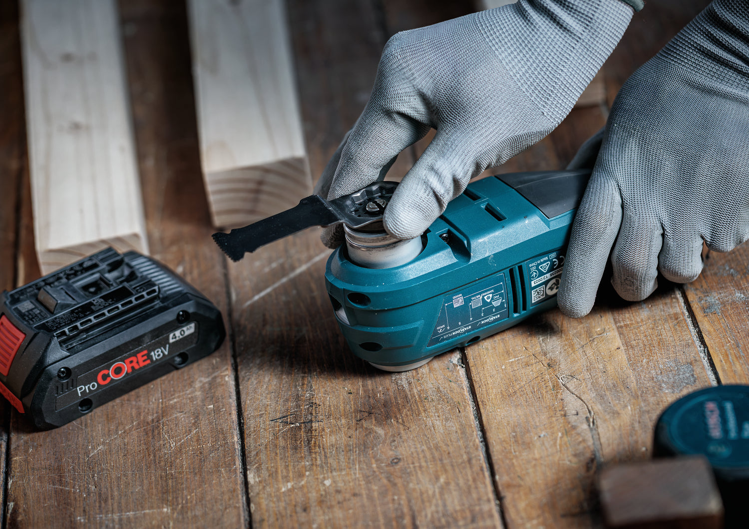 Bosch Tauchsägeblatt AIZ 32 EPC (Starlock, HCS, Curved-Tec, Zum Schneiden von Weichholz, 32 x 50 mm)