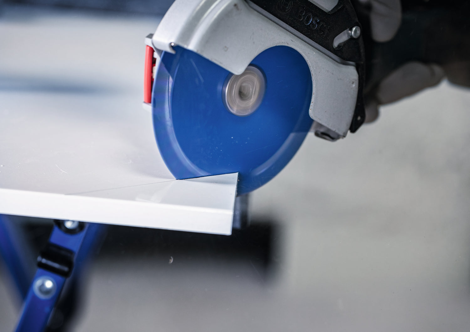 Bosch EXPERT Multi Material Carbide-Trennscheibe Ø 125 mm (X-LOCK, Carbide Multi Wheel, Zum Schneiden verschiedenster Materialien)