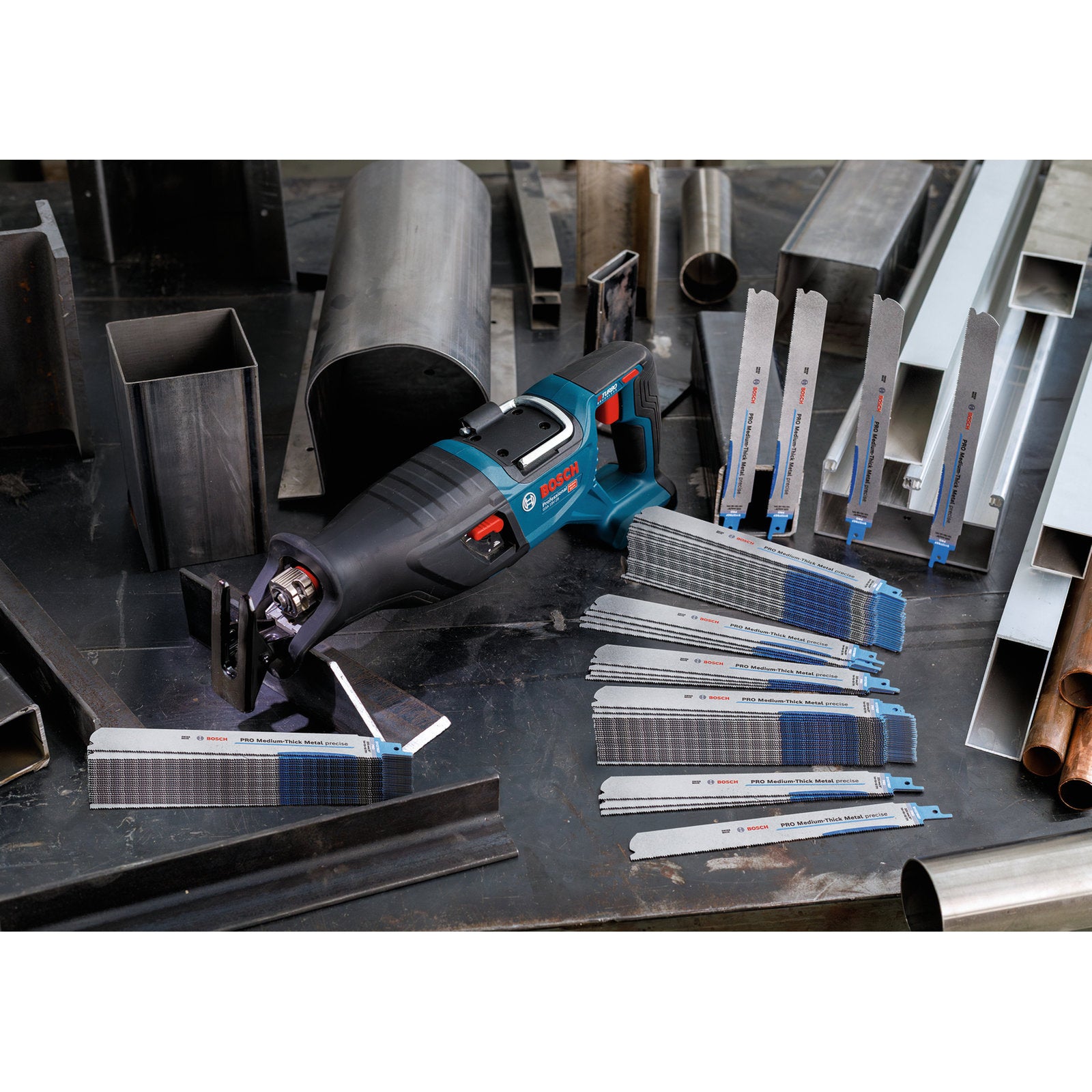 Bosch PRO GSA 18V-28 Akku-Säbelsäge inkl. 75 x S1137BEF Säbelsägeblatt (ohne Akku im Karton)