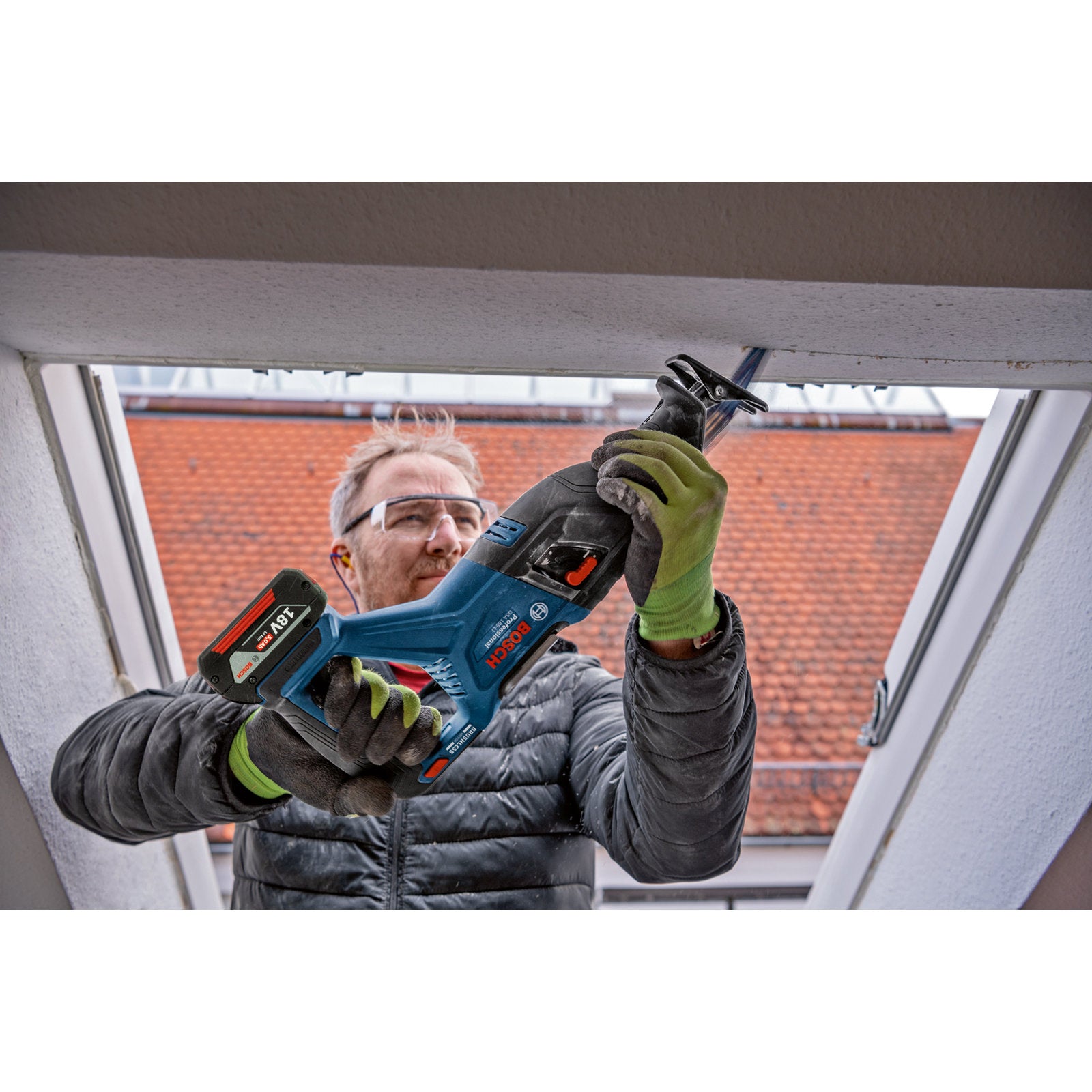Bosch PRO GSA 18V-28 Akku-Säbelsäge (Schnitttiefe: Holz 230 mm, Metall 150 mm, Hublänge: 28 mm, ohne Akku im Karton)