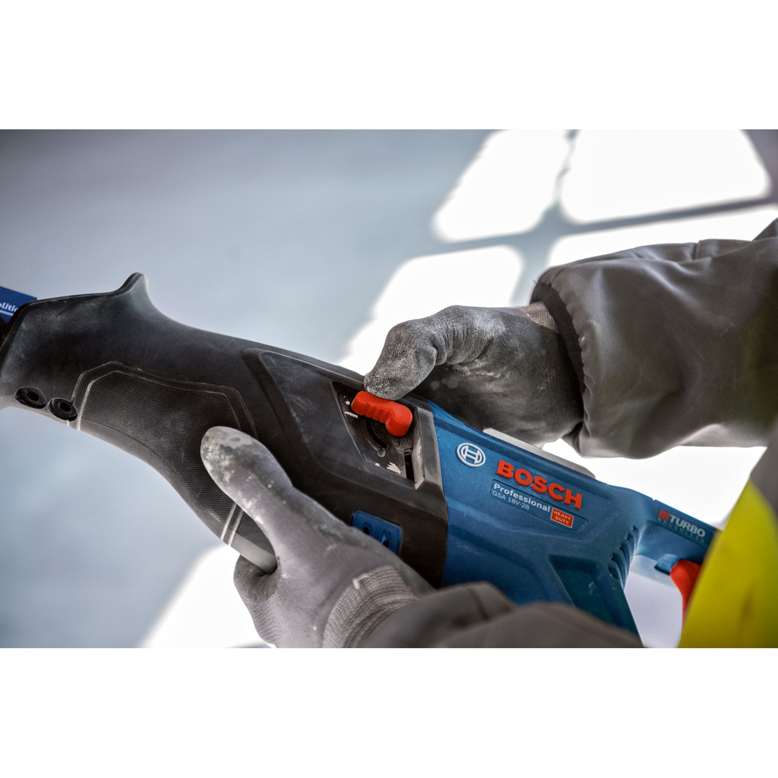 Bosch PRO GSA 18V-28 Akku-Säbelsäge (Schnitttiefe: Holz 230 mm, Metall 150 mm, Hublänge: 28 mm, ohne Akku im Karton)